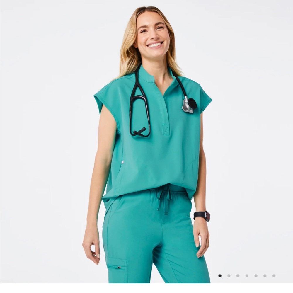 Figs scrub top
